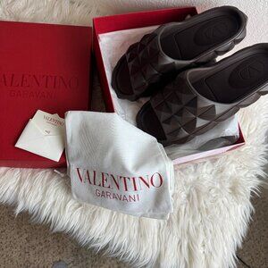 NIB Valentino Garavani Roman Stud Slides – Chocolate – Size 41 EU (10 US)